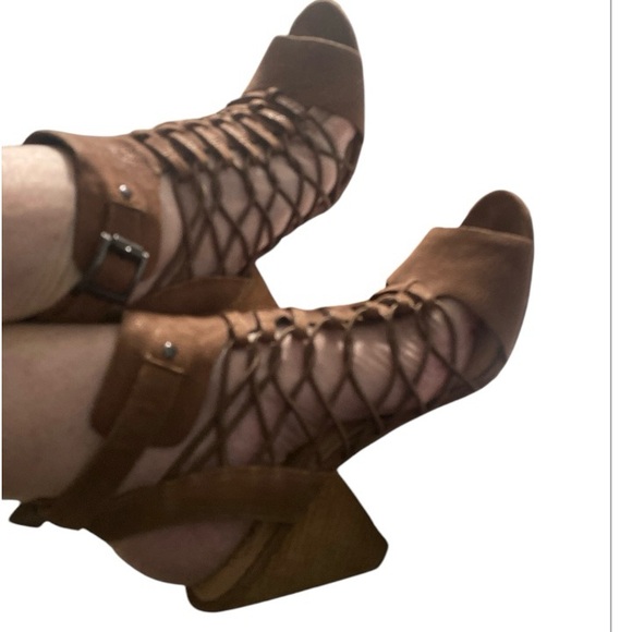 VINCE CAMUTO Sandals 8.5 Tan Leather Strappy Cage Ankle Buckle Stacked Cone Heel - Picture 4 of 12